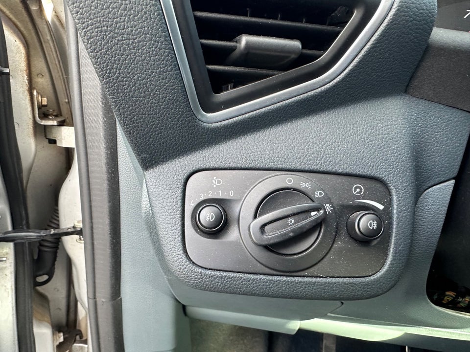 Ford C-MAX 1,6 Ti-VCT 105 Titanium 5d