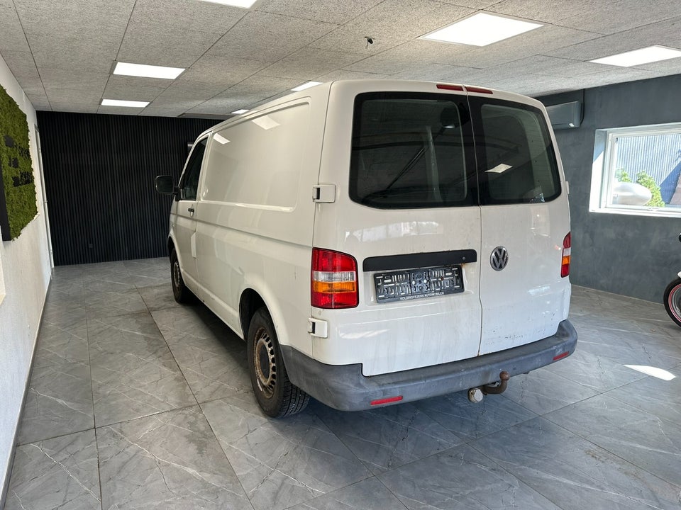 VW Transporter 2,5 TDi 130 kort 5d