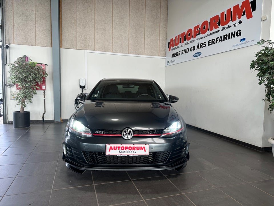 VW Golf VII 2,0 GTi BMT 5d