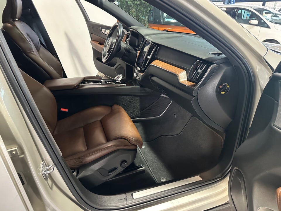 Volvo XC60 2,0 T8 ReCharge Inscription aut. AWD 5d