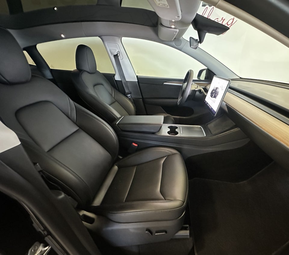 Tesla Model Y Long Range AWD 5d