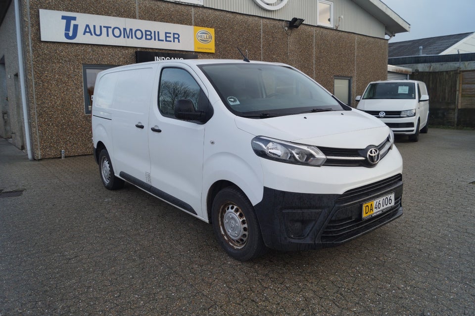 Toyota ProAce 2,0 D 120 Medium Comfort 4d