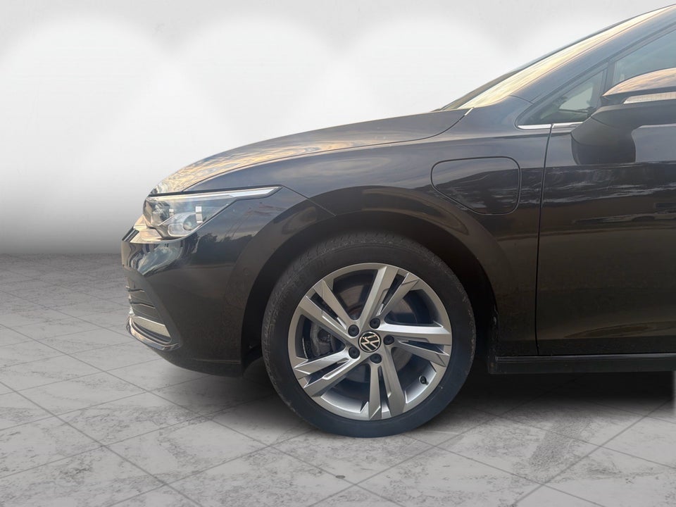 VW Golf VIII 1,4 eHybrid DSG 5d