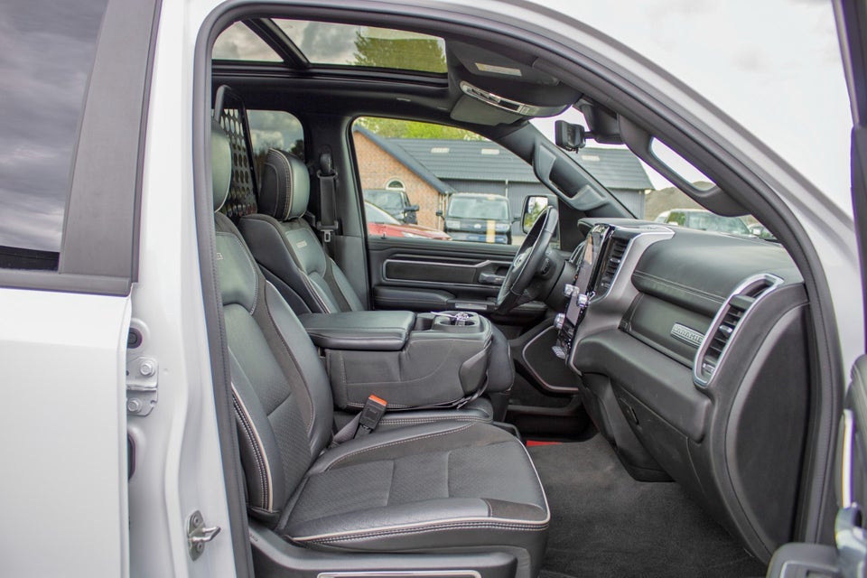 Dodge RAM 1500 5,7 V8 Hemi Laramie Night aut. 4d
