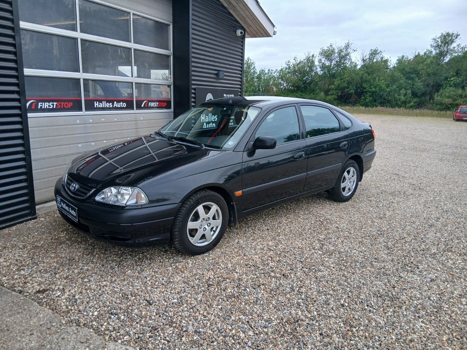 Toyota Avensis 1,8 VVT-i Terra 5d