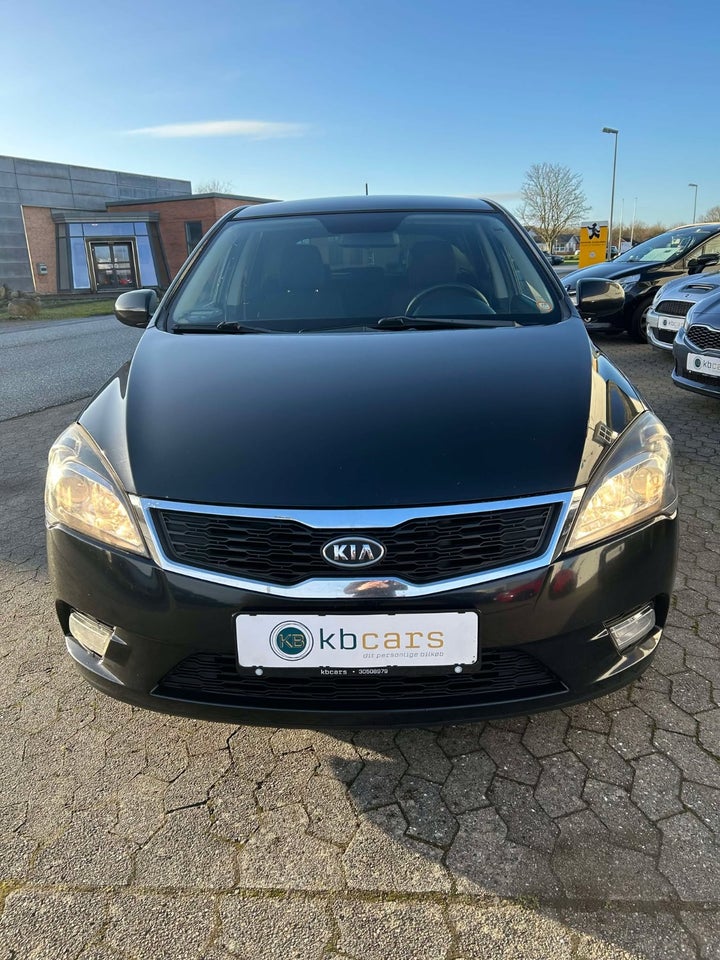 Kia Ceed 1,6 CRDi 115 Exclusive 5d