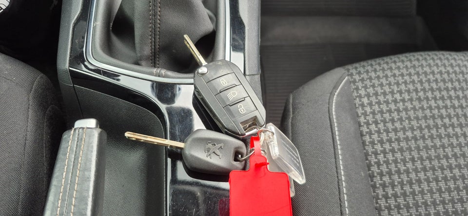 Peugeot 308 1,2 e-THP 110 Style SW 5d
