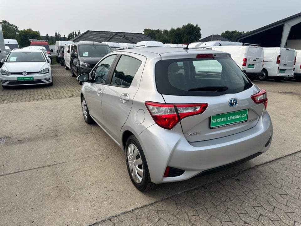 Toyota Yaris 1,5 Hybrid H1 e-CVT Van 5d