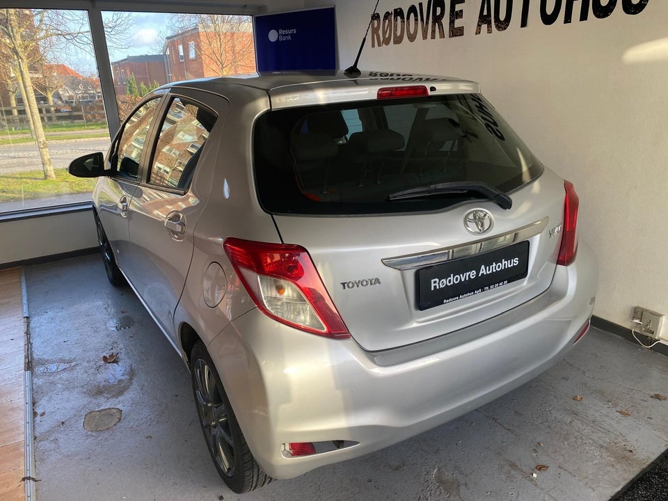 Toyota Yaris 1,3 VVT-i T2 5d