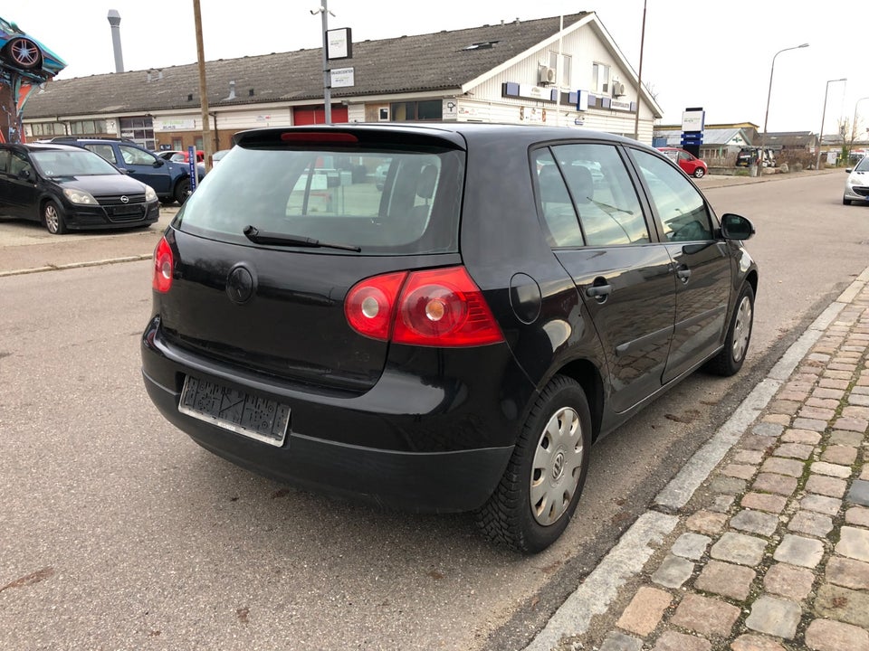 VW Golf V 1,6 Trendline 5d