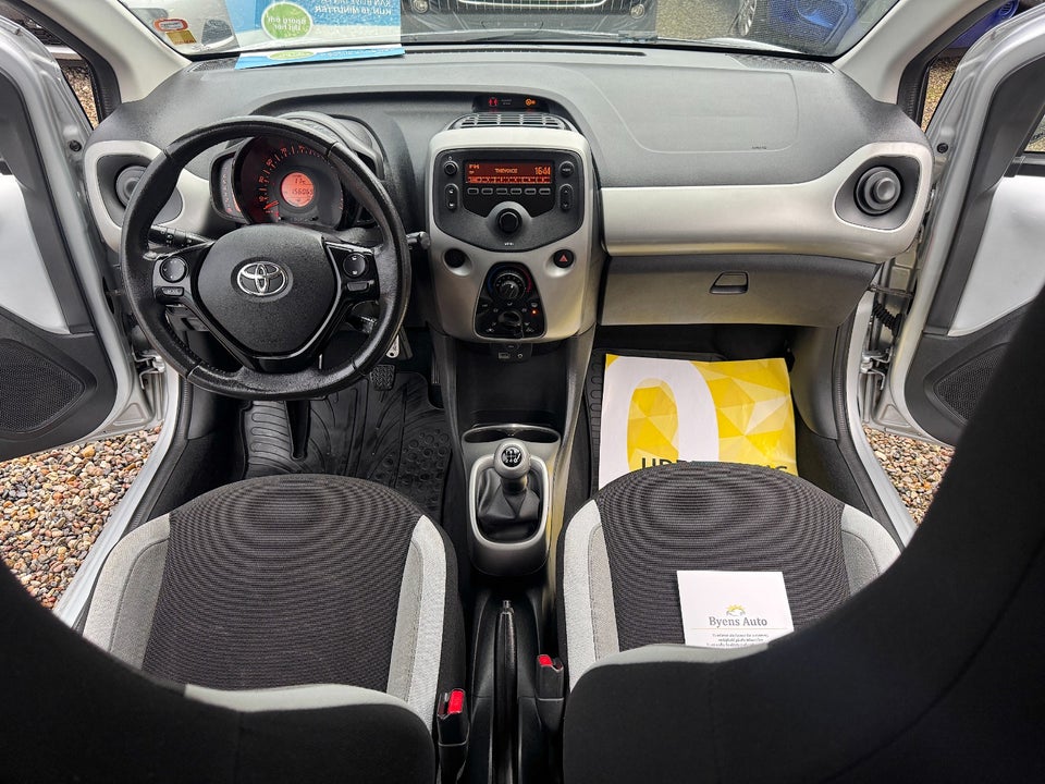 Toyota Aygo 1,0 VVT-i x-play 5d