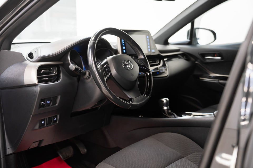 Toyota C-HR 1,8 Hybrid C-LUB Business CVT 5d