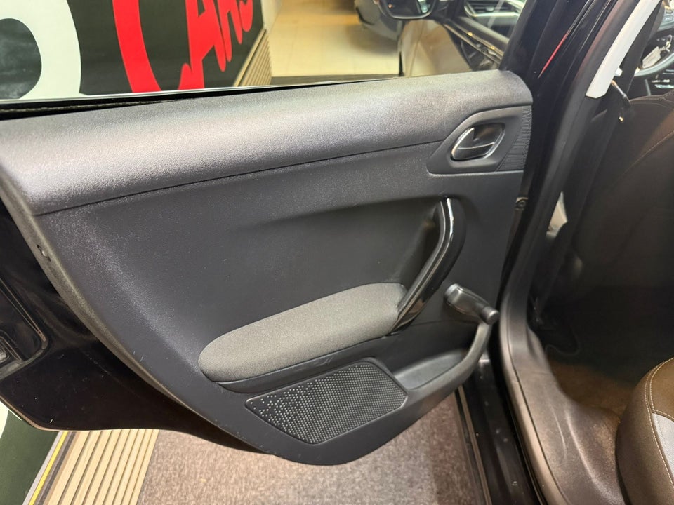 Peugeot 208 1,2 VTi Allure Sky 5d