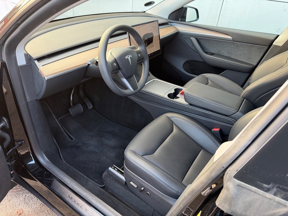 Tesla Model Y RWD 5d