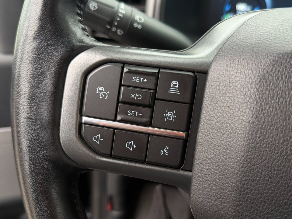 Ford F-150 Lightning Lariat Standard Range 4d