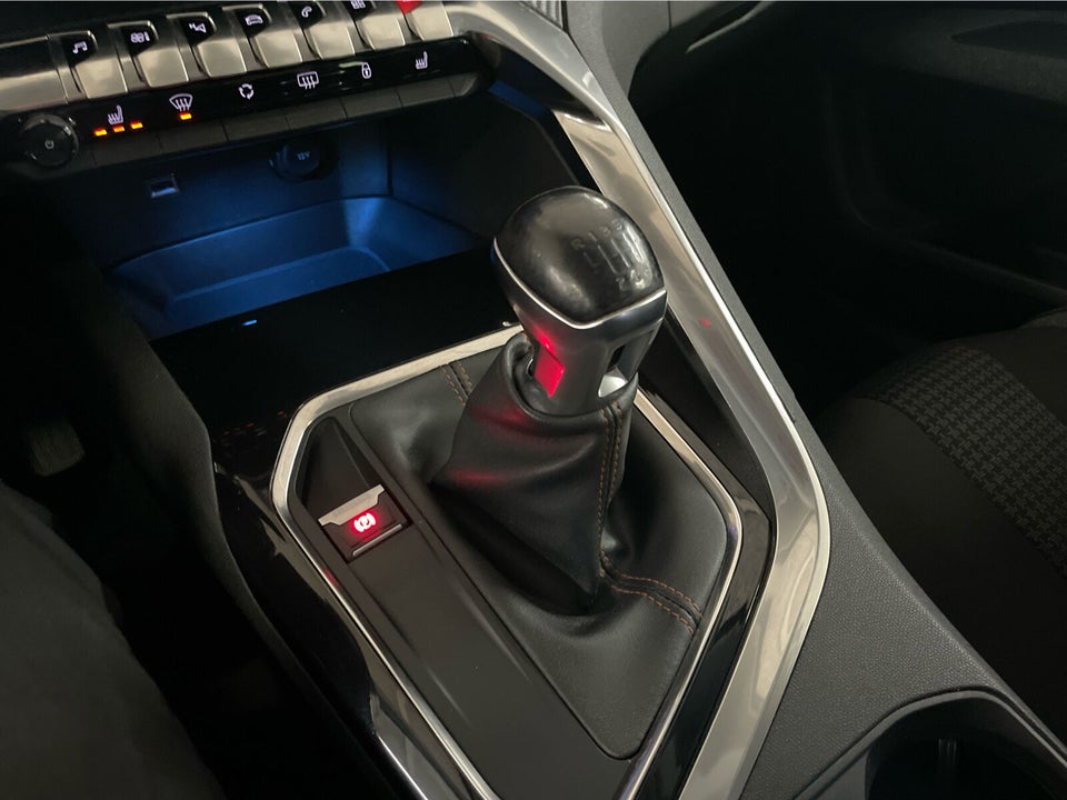 Peugeot 3008 1,2 e-THP 130 Active 5d