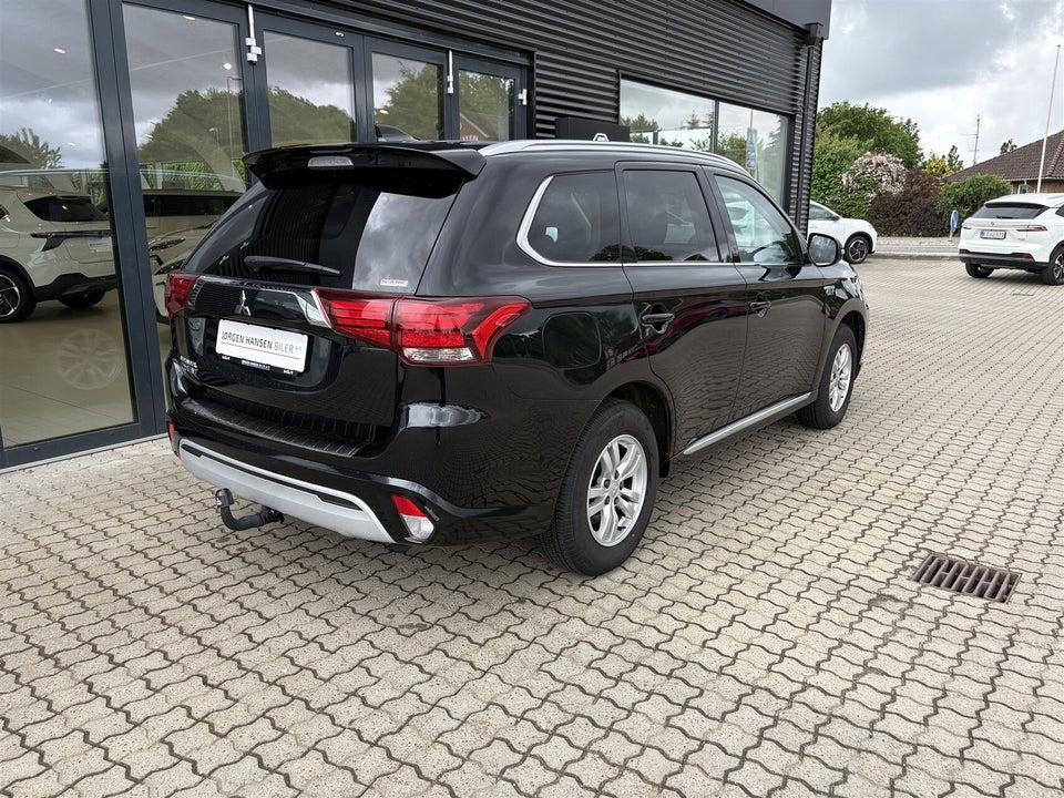 Mitsubishi Outlander 2,4 PHEV Invite+ CVT 4WD 5d
