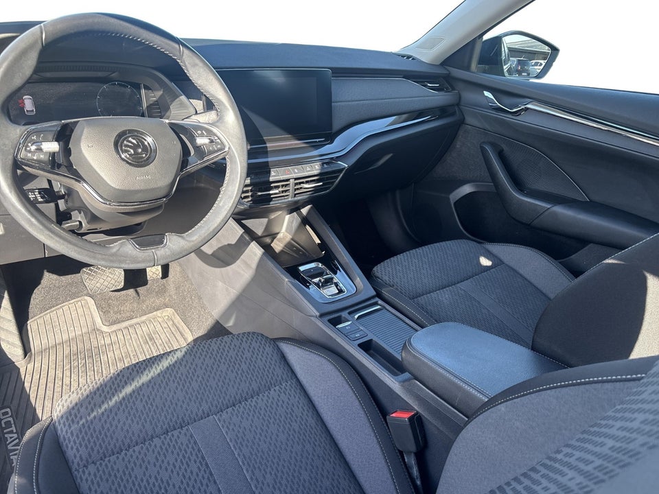 Skoda Octavia 2,0 TDi 150 Business Executive Combi DSG 5d