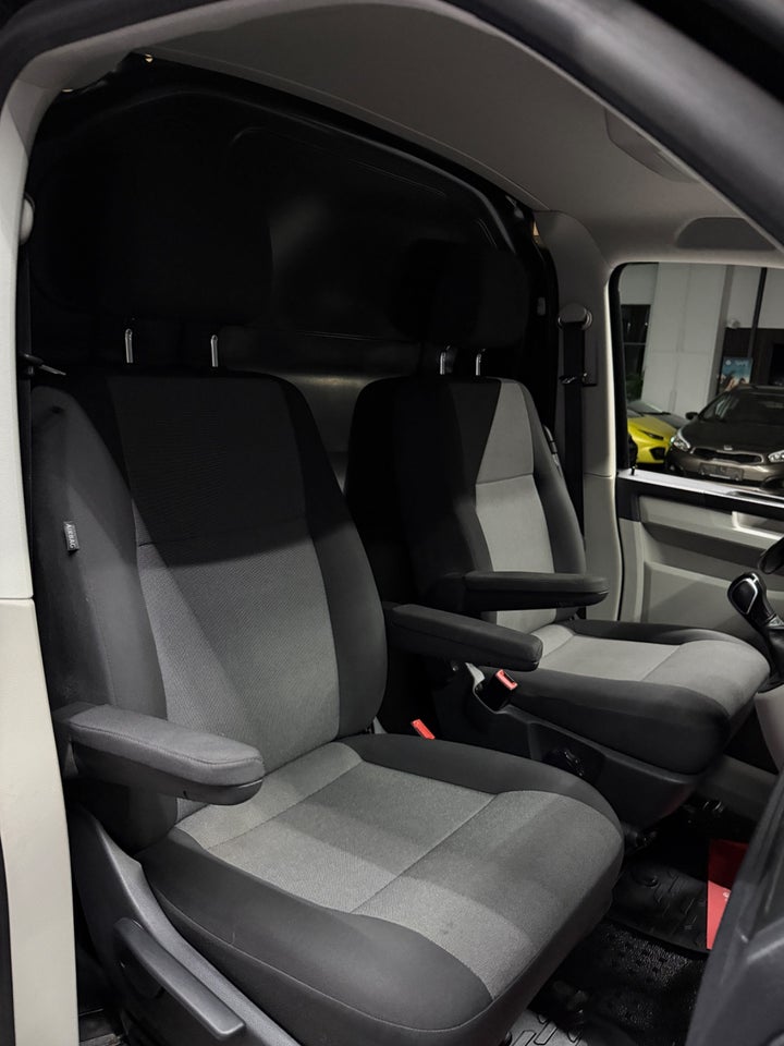 VW Transporter 2,0 TDi 150 Kassevogn DSG kort