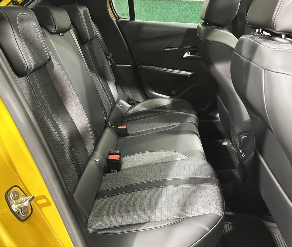 Peugeot 208 1,2 PureTech 100 Allure Sky EAT8 5d