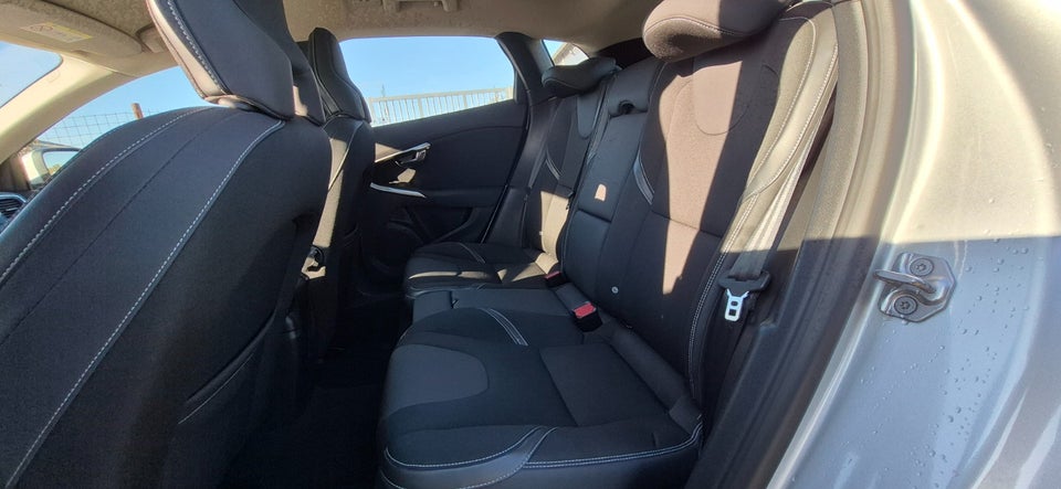 Volvo V40 2,0 D4 190 Momentum 5d