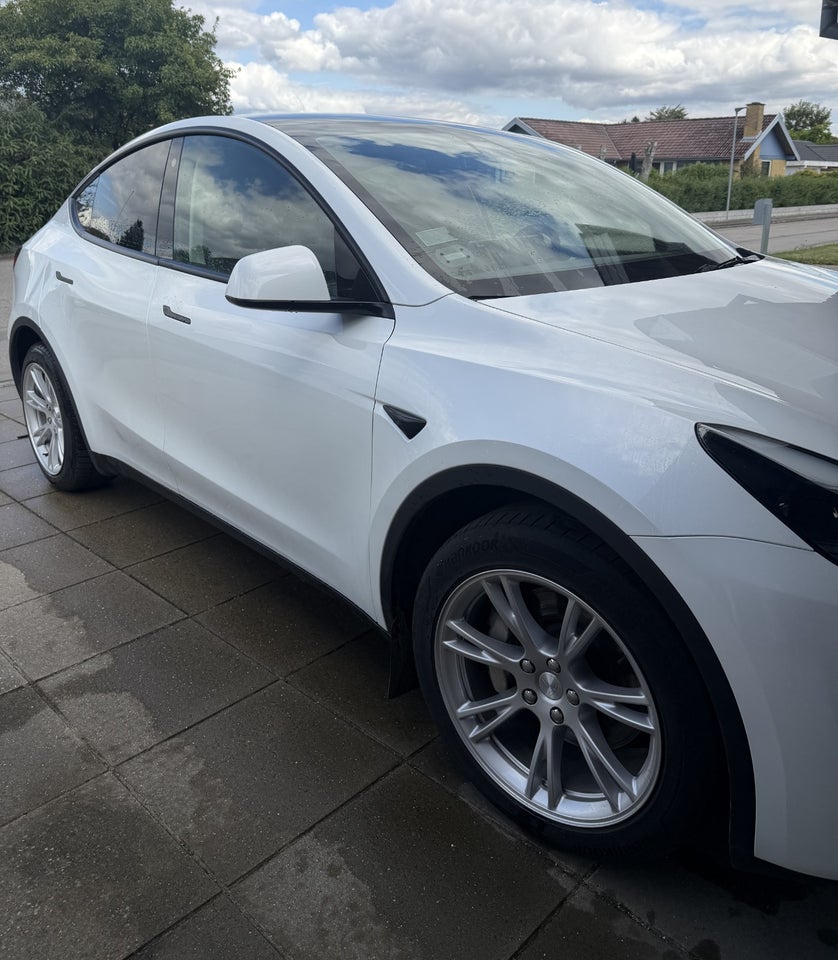 Tesla Model Y Long Range AWD 5d