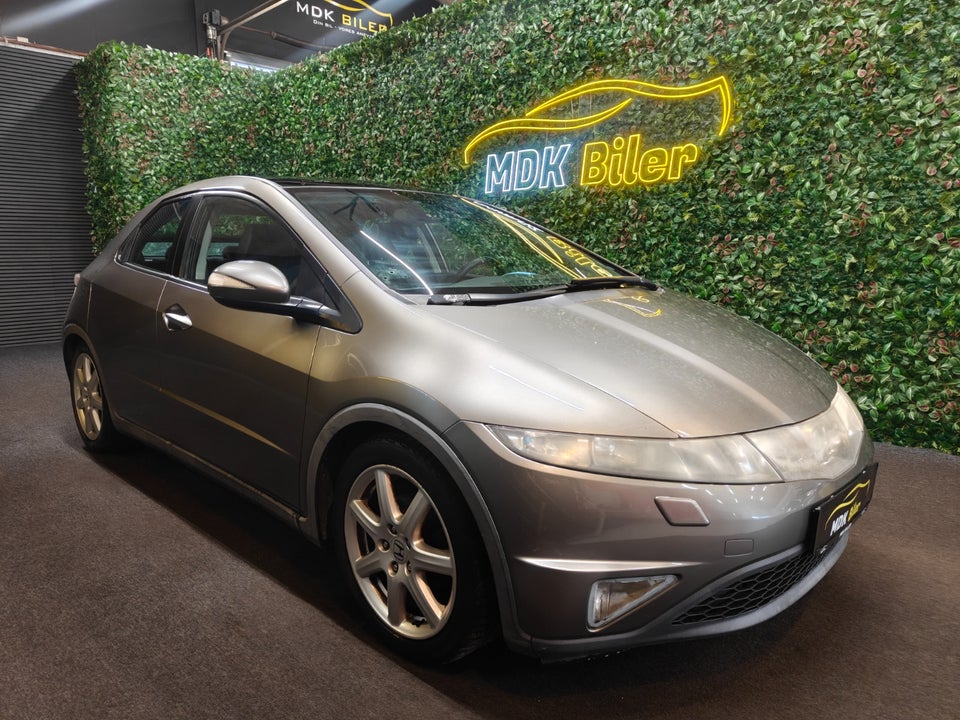 Honda Civic 1,8 Executive 5d