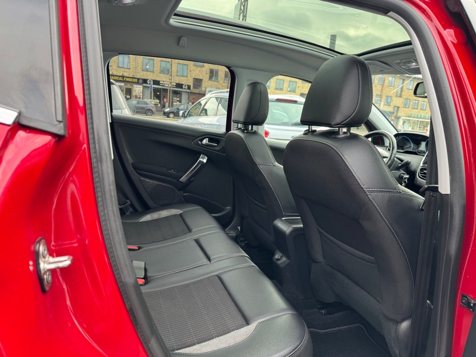 Peugeot 2008 1,2 e-THP 110 Allure Sky 5d