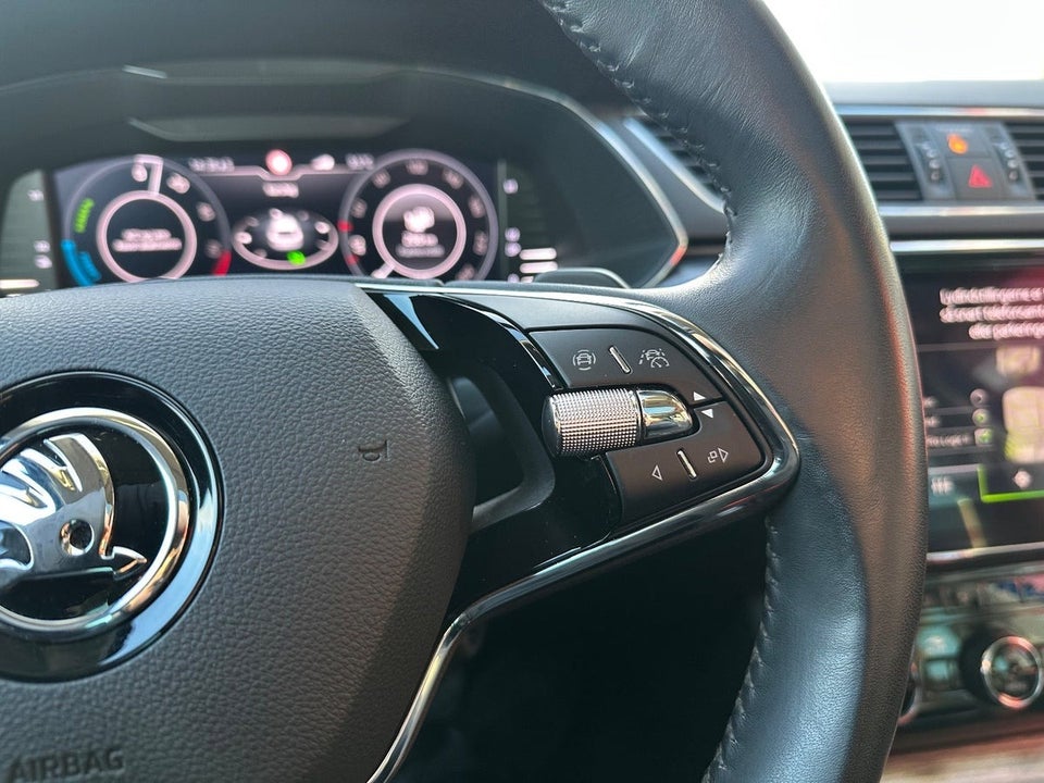 Skoda Superb 1,4 TSi iV Business Executive Combi DSG 5d