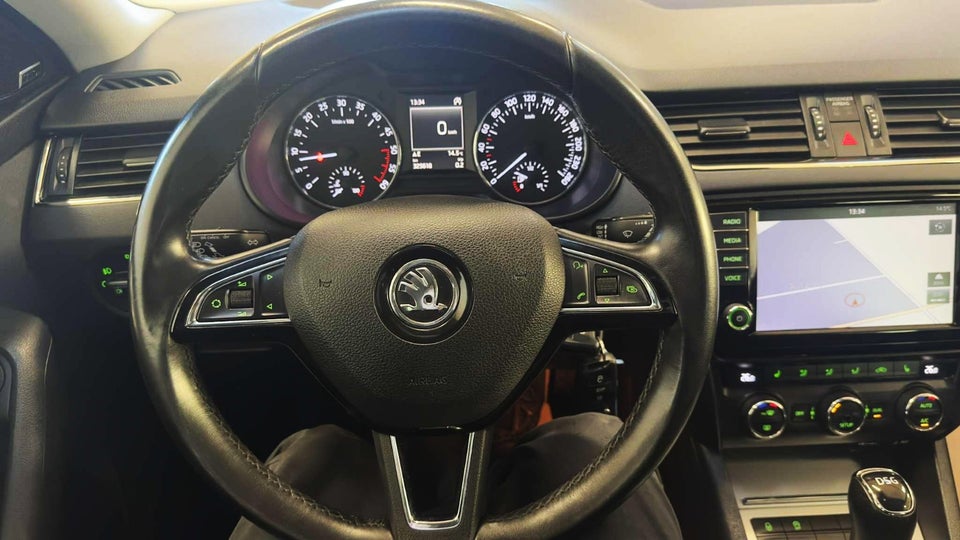 Skoda Octavia 1,6 TDi 105 Elegance Combi DSG 5d