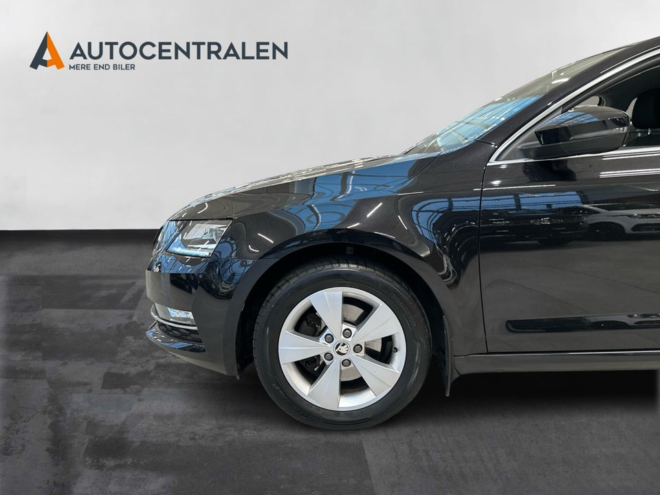 Skoda Octavia 2,0 TDi 150 Business Line+ Celebration Combi DSG 5d