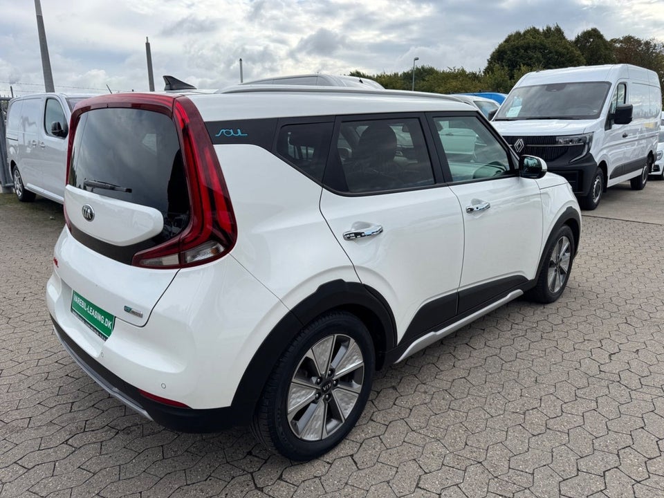 Kia e-Soul 64 Premium Luxury Van 5d