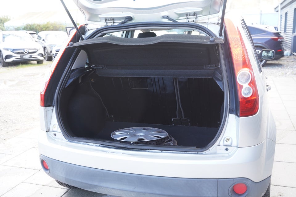 Ford Fiesta 1,4 Ambiente 5d