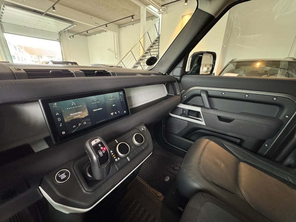 Land Rover Defender 110 3,0 D300 Hard Top SE aut. Van 5d