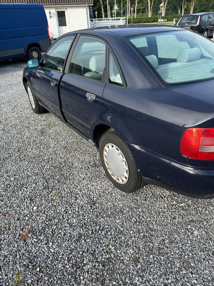Audi A4 1,6  4d