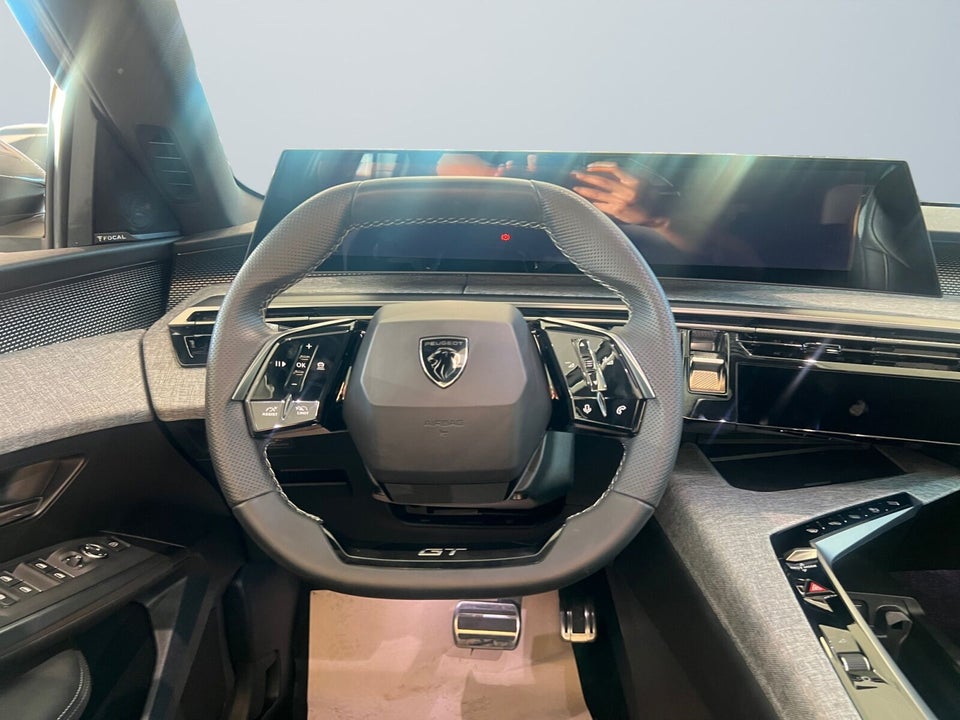 Peugeot e-3008 77 GT Pack 5d