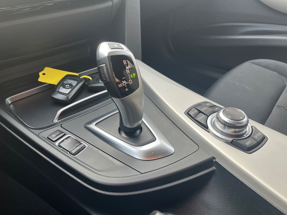 BMW 320d 2,0 Touring Advantage aut. 5d