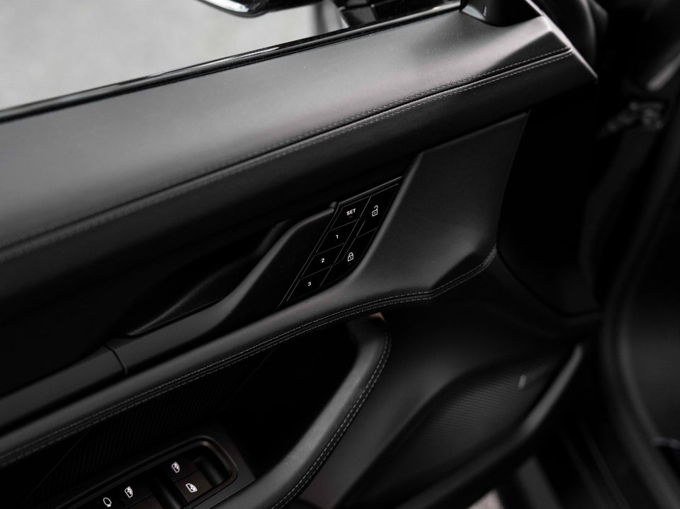 Porsche Taycan Performance+ Black Edition 4d