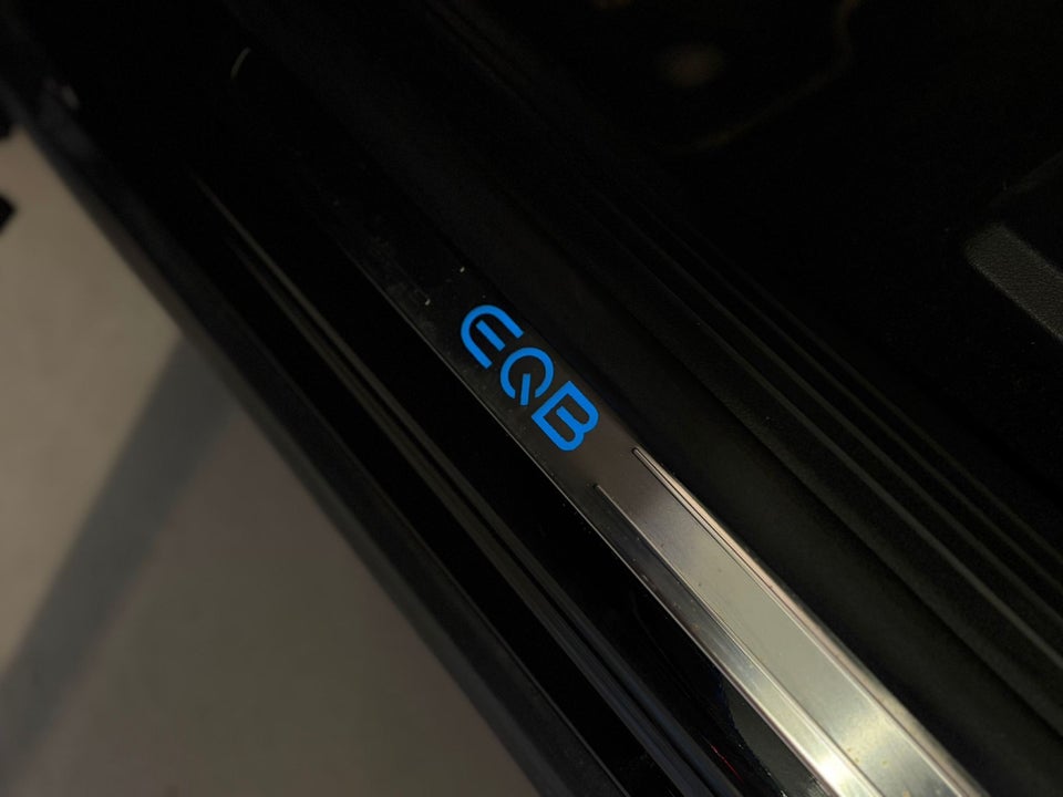 Mercedes EQB300 AMG Line 4Matic 5d