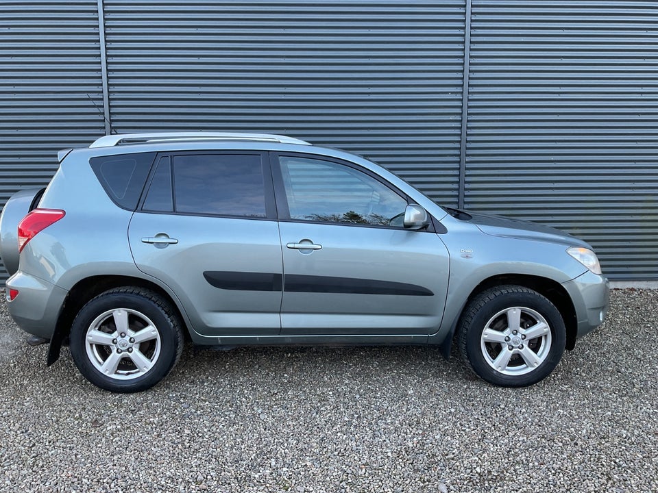 Toyota RAV4 2,2 D-4D 136 4x4 Van 5d