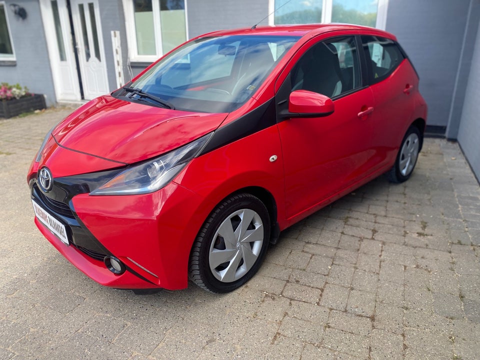Toyota Aygo 1,0 VVT-i x-black 5d