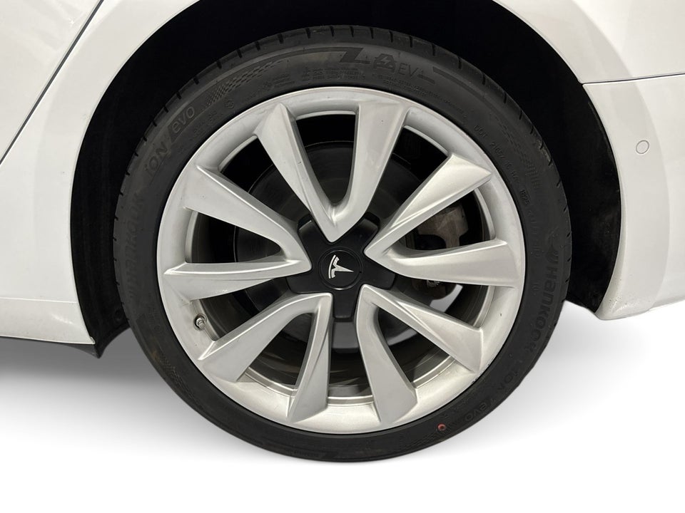 Tesla Model 3 Long Range AWD 4d