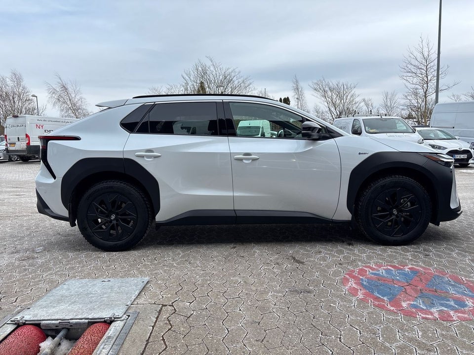 Toyota bZ4X Executive 5d