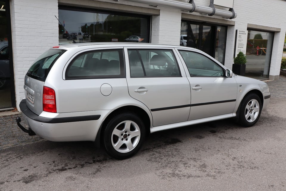Skoda Octavia 1,6 Classic Combi 5d