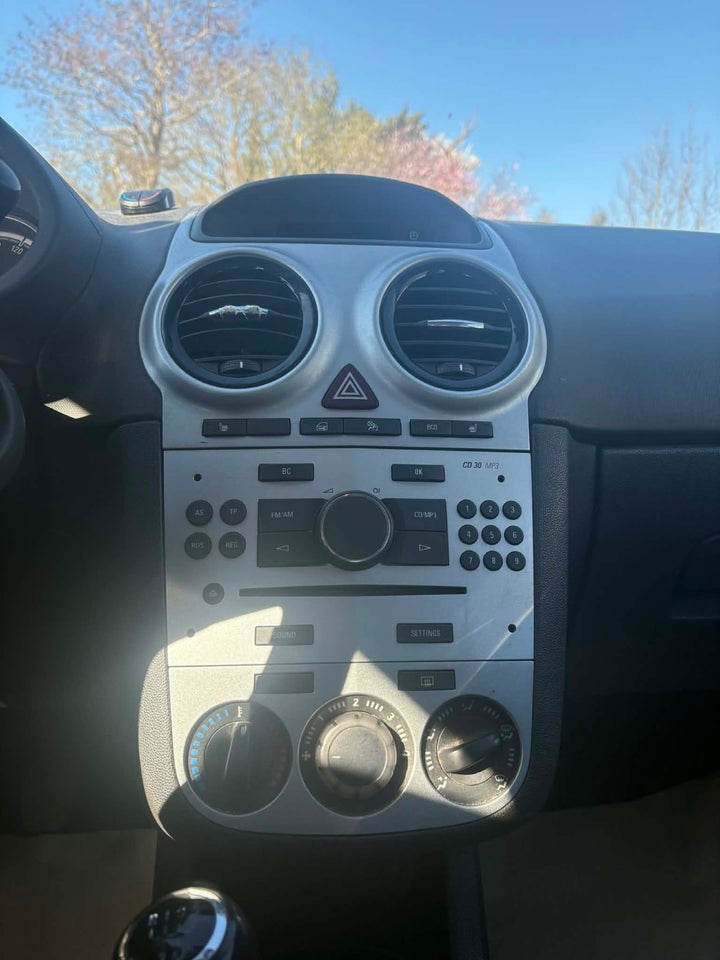 Opel Corsa 1,2 16V Cosmo 5d