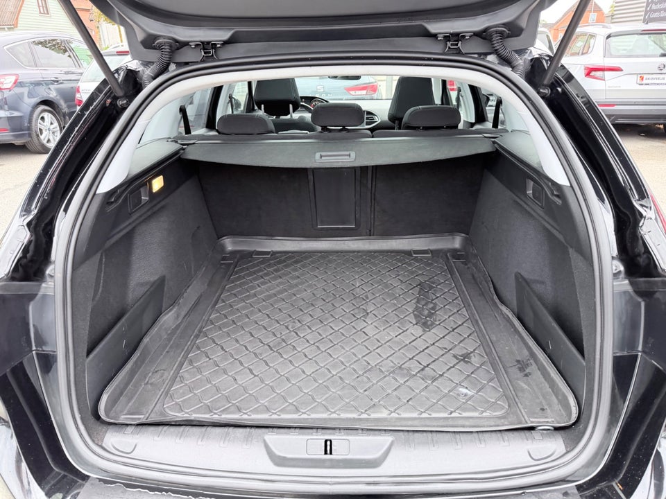 Peugeot 308 1,5 BlueHDi 130 Selection Sky SW 5d