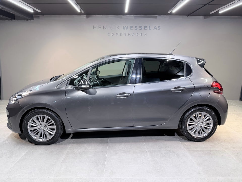 Peugeot 208 1,2 PureTech 82 Allure Sky 5d