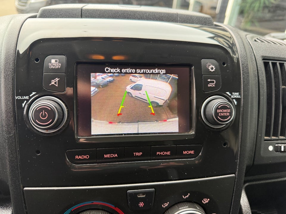 Peugeot Boxer 333 2,2 BlueHDi 140 L2H2 Premium