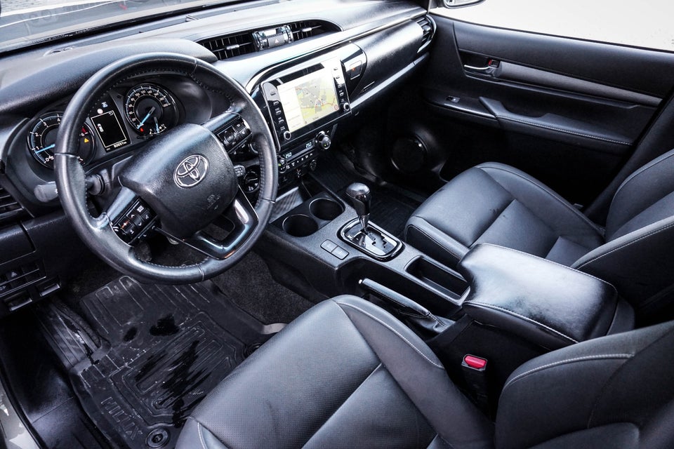 Toyota HiLux 2,8 D T4 Invincible Db.Kab aut. 4d