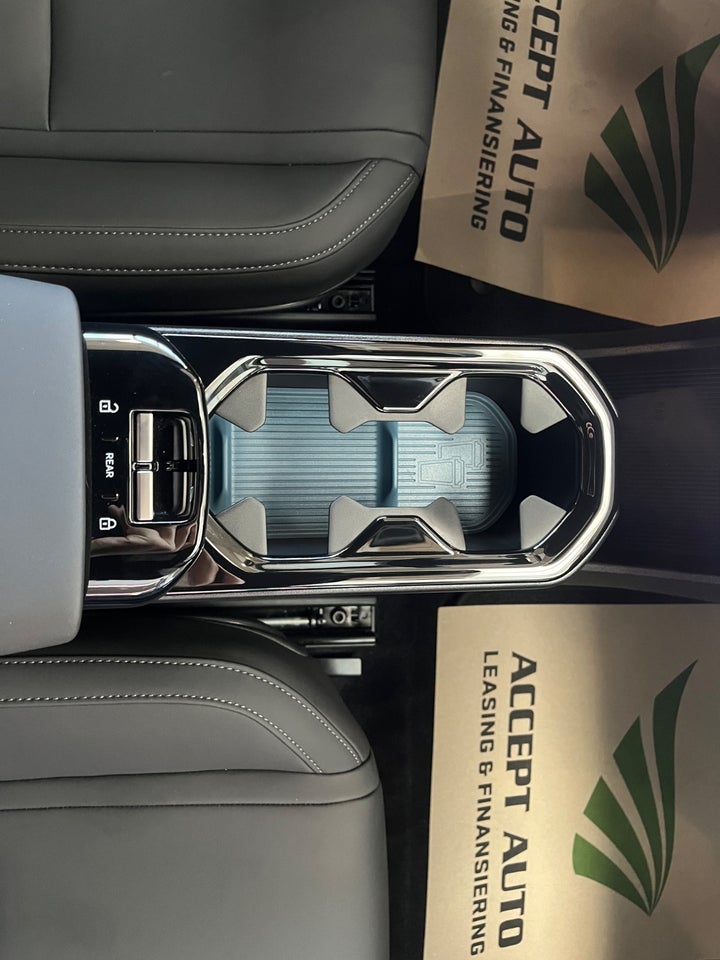 Volvo EX30 Standard Range Plus 5d